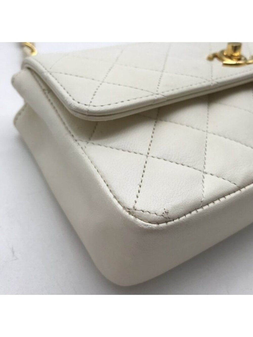 Chanel CC Logo Mini Quilted Lambskin Chain Shoulder Bag Turnlock White - Picture 6 of 10